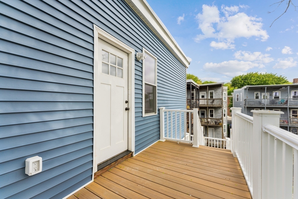 47 Brackett St, Oak Square