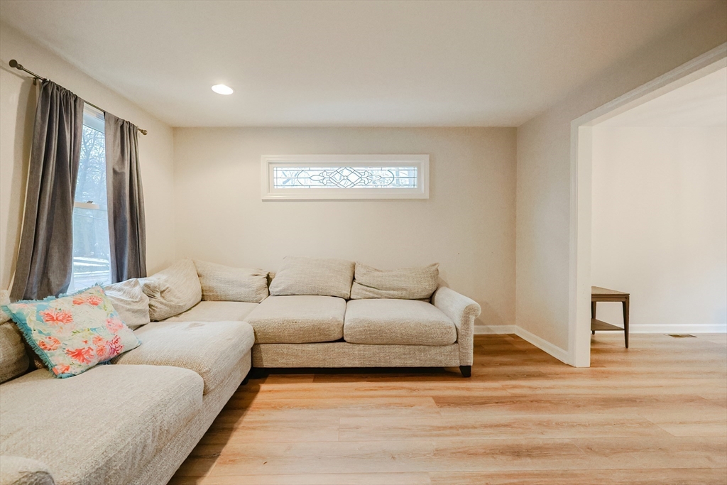 291 Central St, Framingham