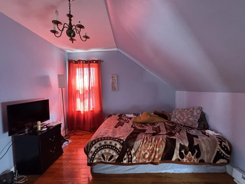 631 Walnut St, Fall River