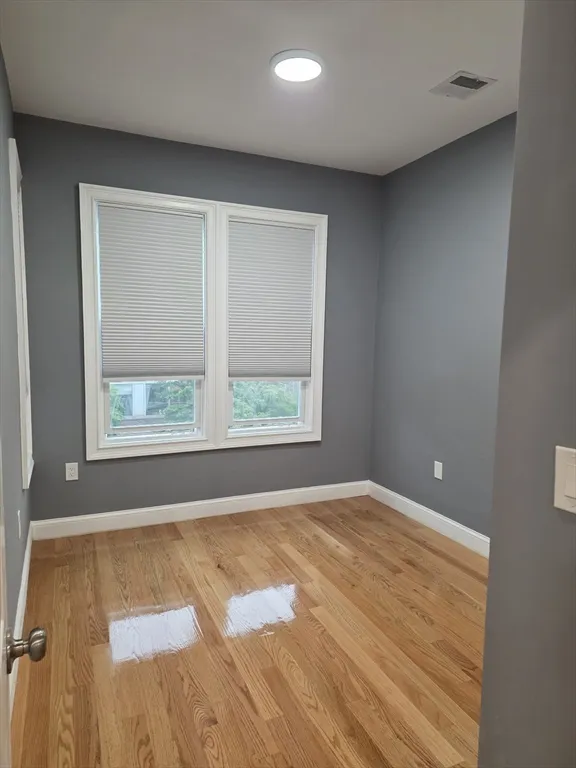 339 Cambridge St, East Cambridge