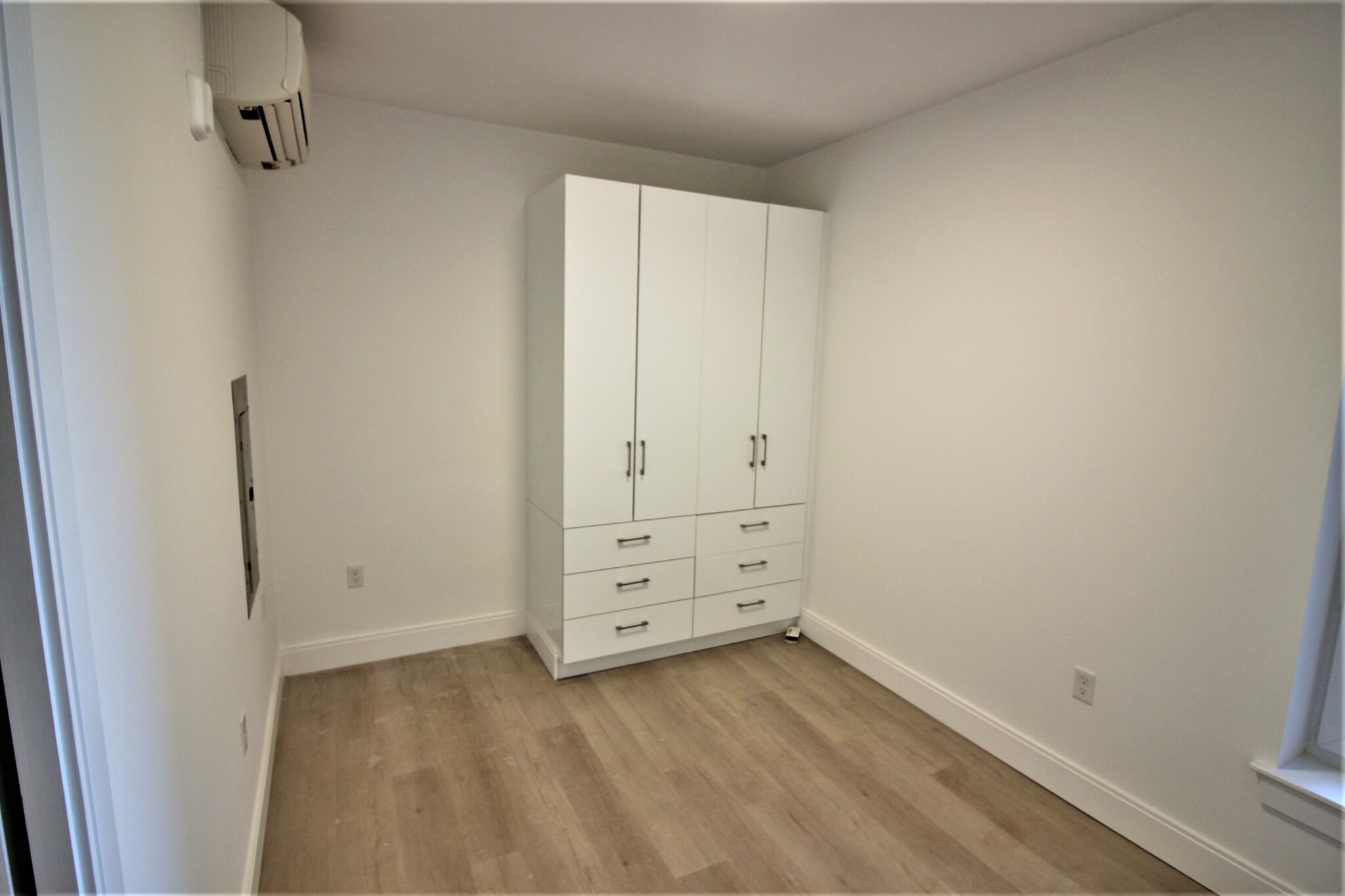 1 Newcomb St, Roxbury