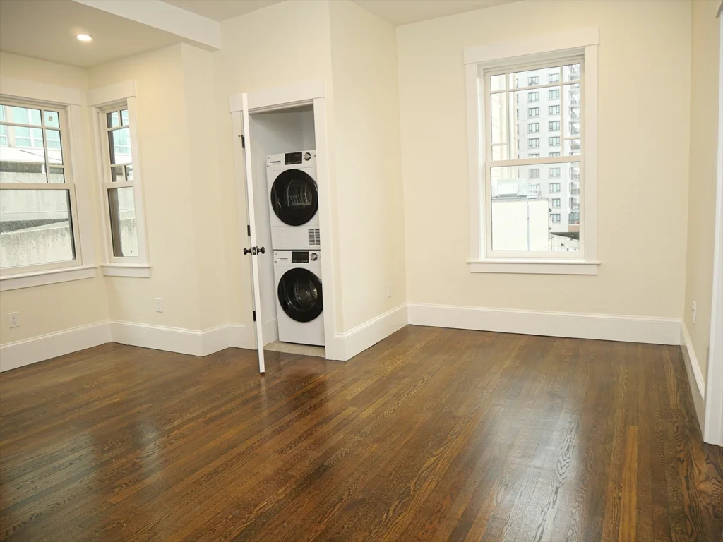 261 W Newton, South End