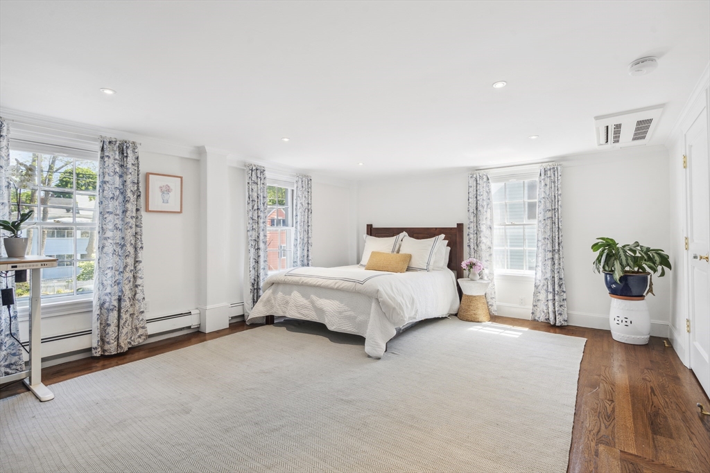 101 Elm St, Marblehead