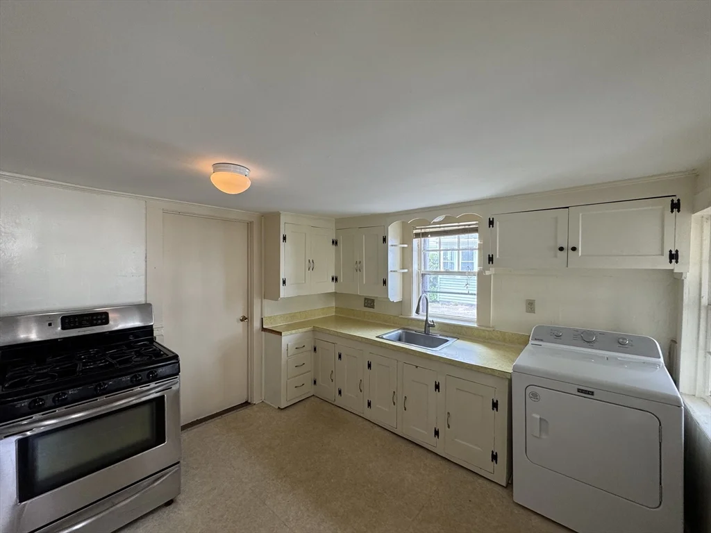 1 Cammetts Ct, Amesbury