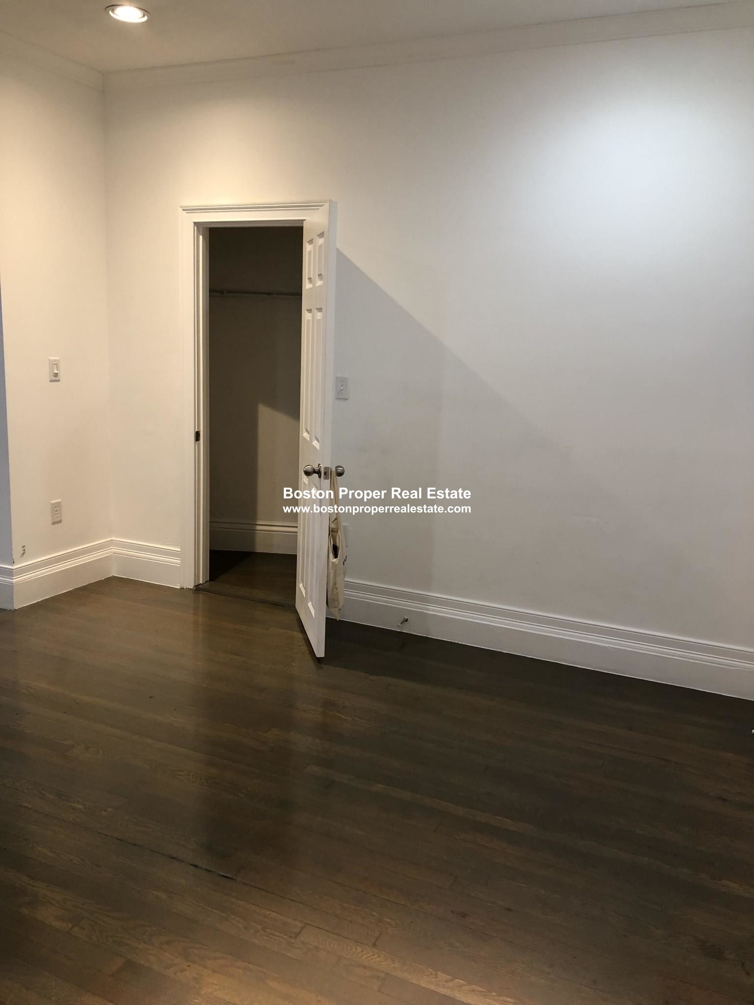 106 Queensberry St, Fenway