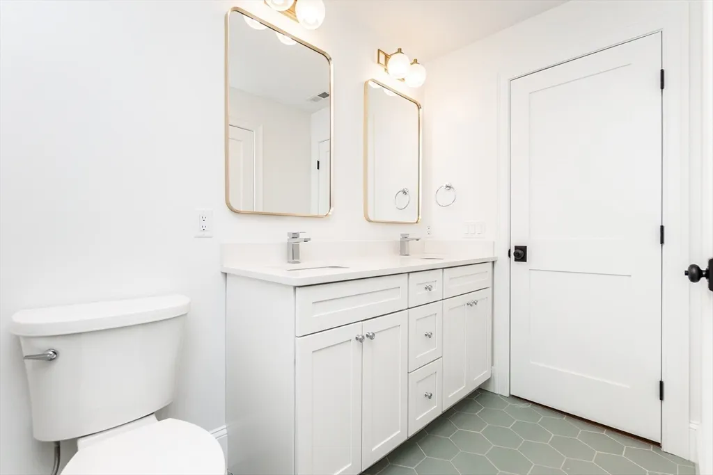 20 Sheridan Ave, Medford