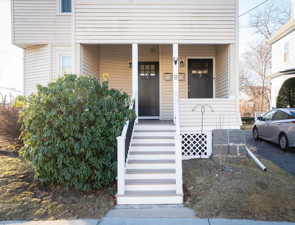 4 Tyndale St, Roslindale