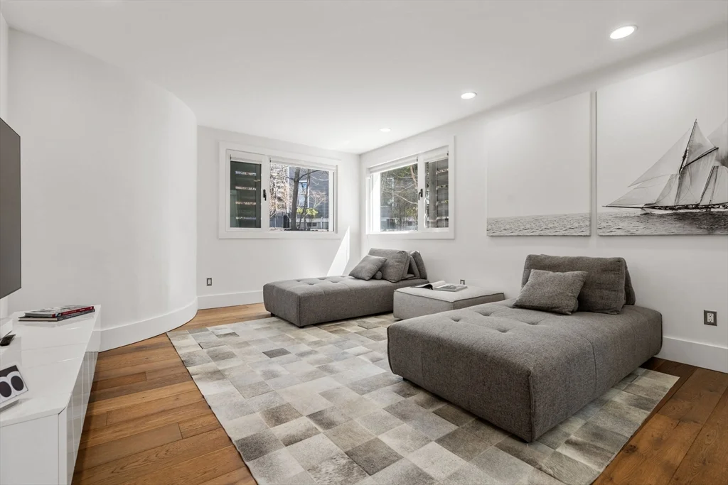 30 Whipple Rd, Lexington