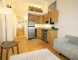 12 Stoneholm St, Fenway