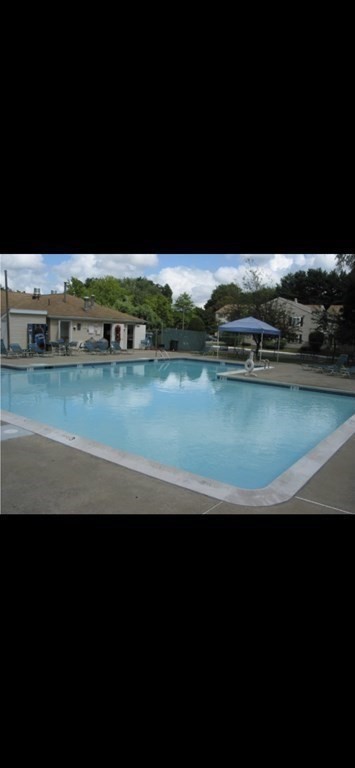 6 Village Way, Natick