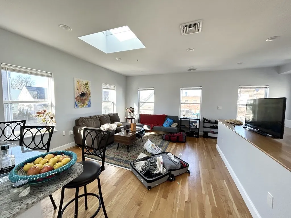 65 Burrell St, Roxbury