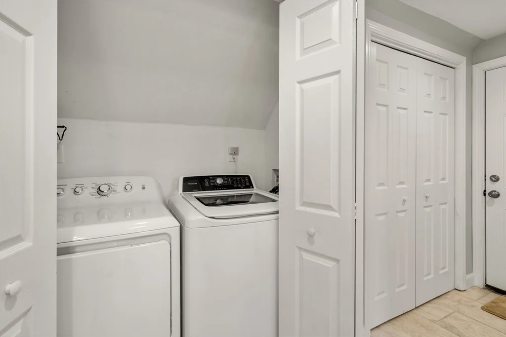 30 East Chestnut St, Sharon