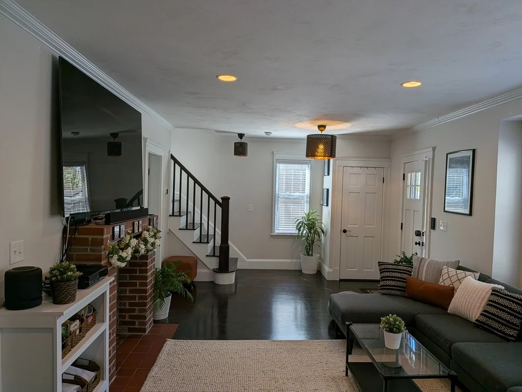 98 Rock Glen Rd, Medford