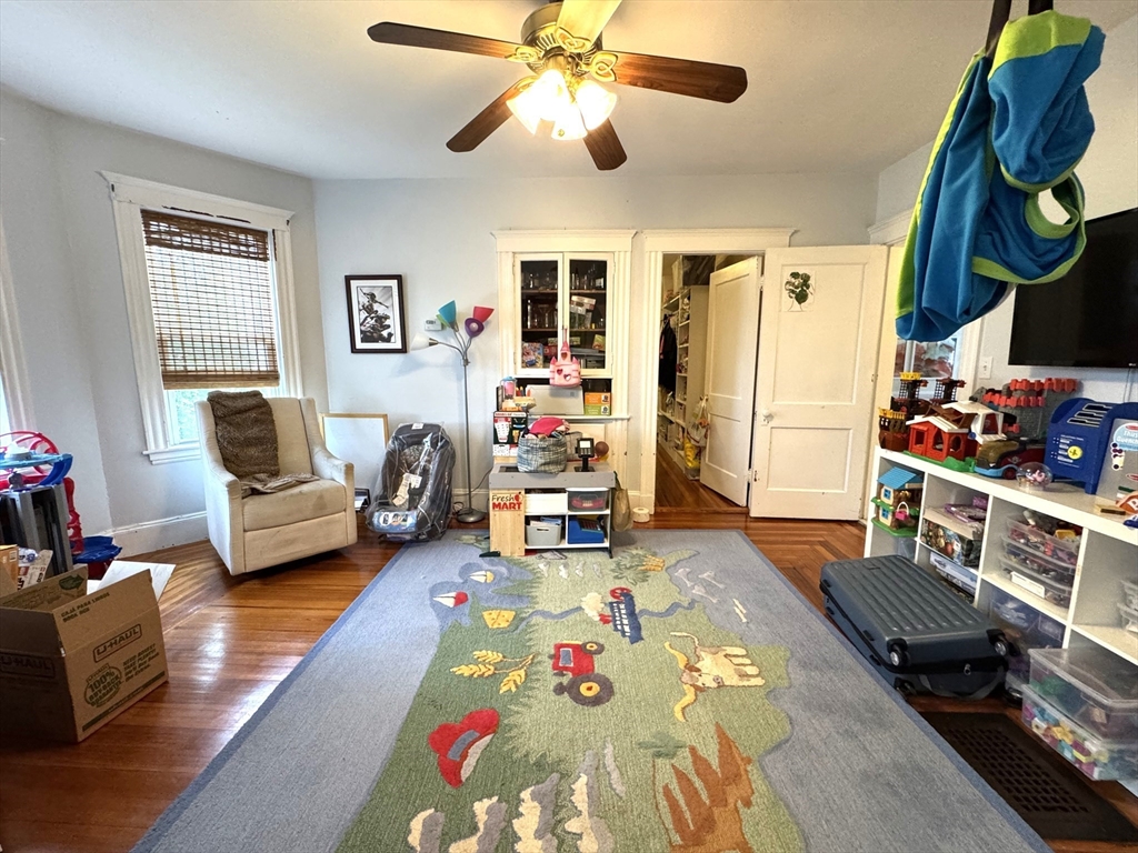 242 Belgrade Ave, Roslindale