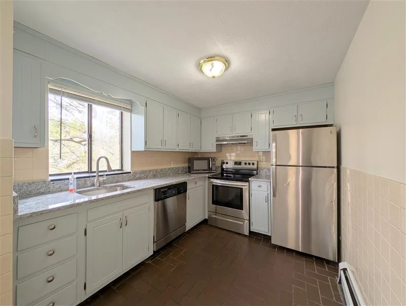 86 Newbury St, Teele Square