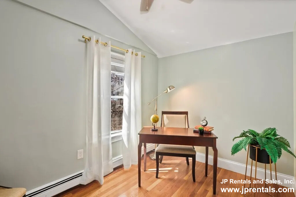 19 Norfolk St, Roxbury