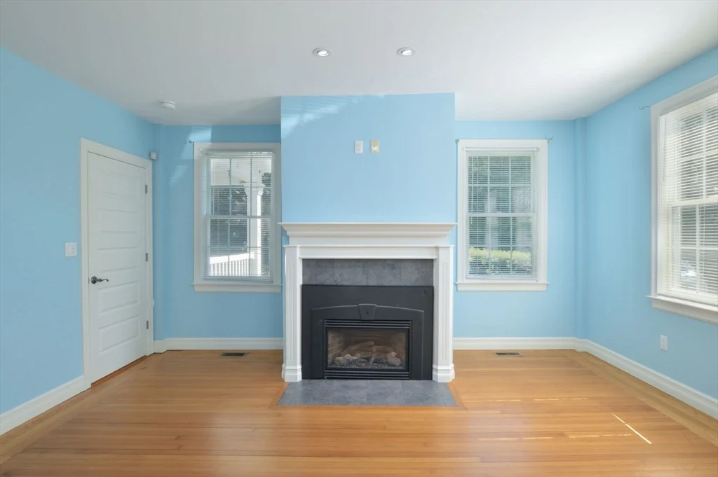 66 Tucker Ln, Dartmouth