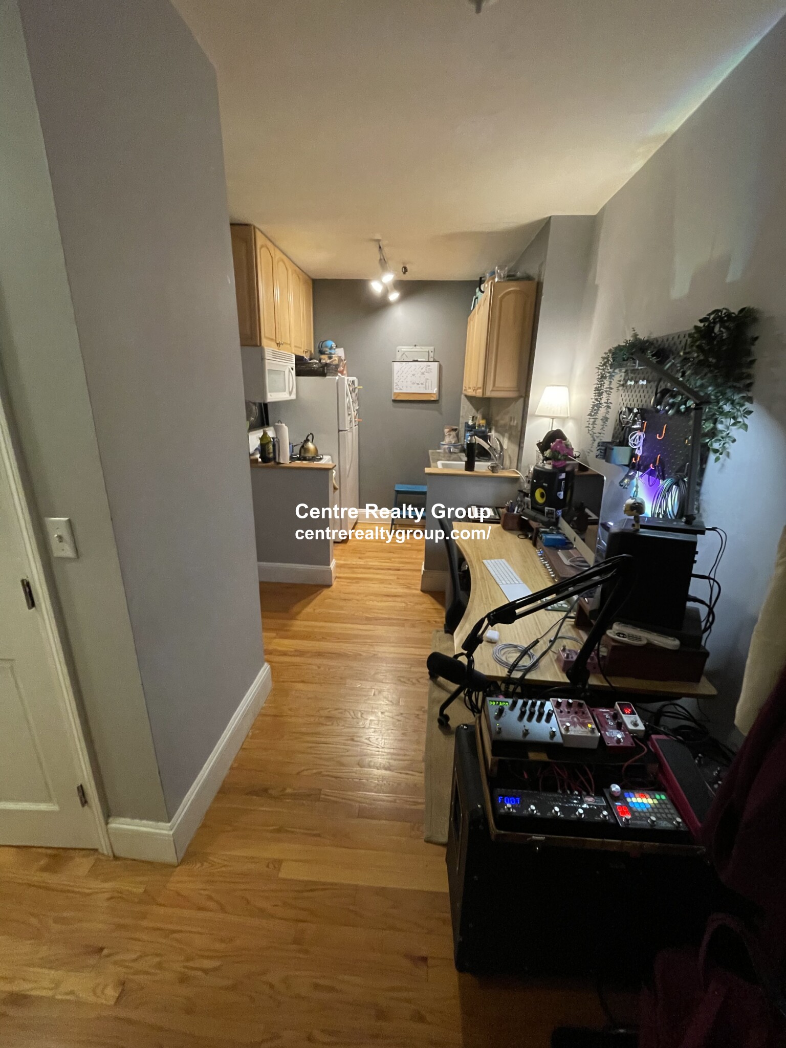 2001 Commonwealth Ave, Brighton