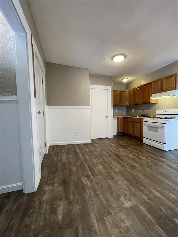 5 Freeland Ter, Worcester
