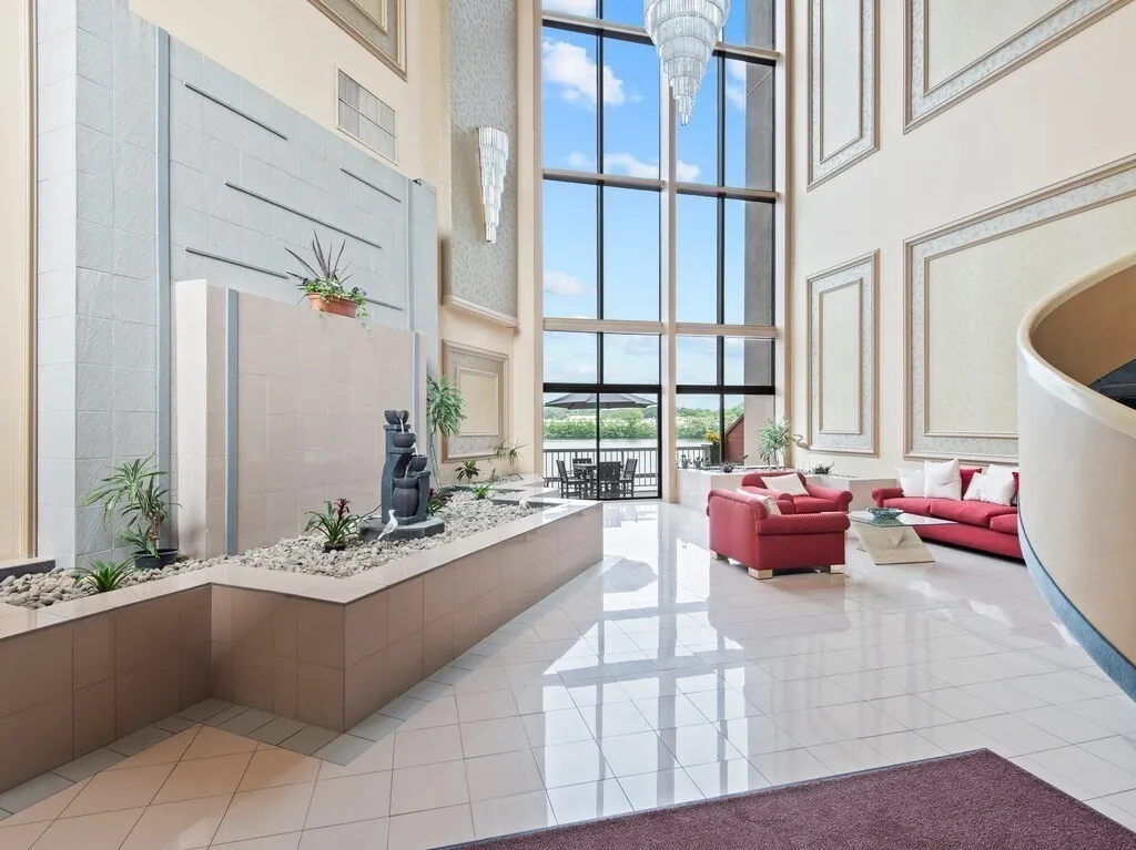 65 Lake Ave, Worcester