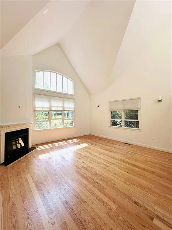 92 Johnson Woods Dr, Reading