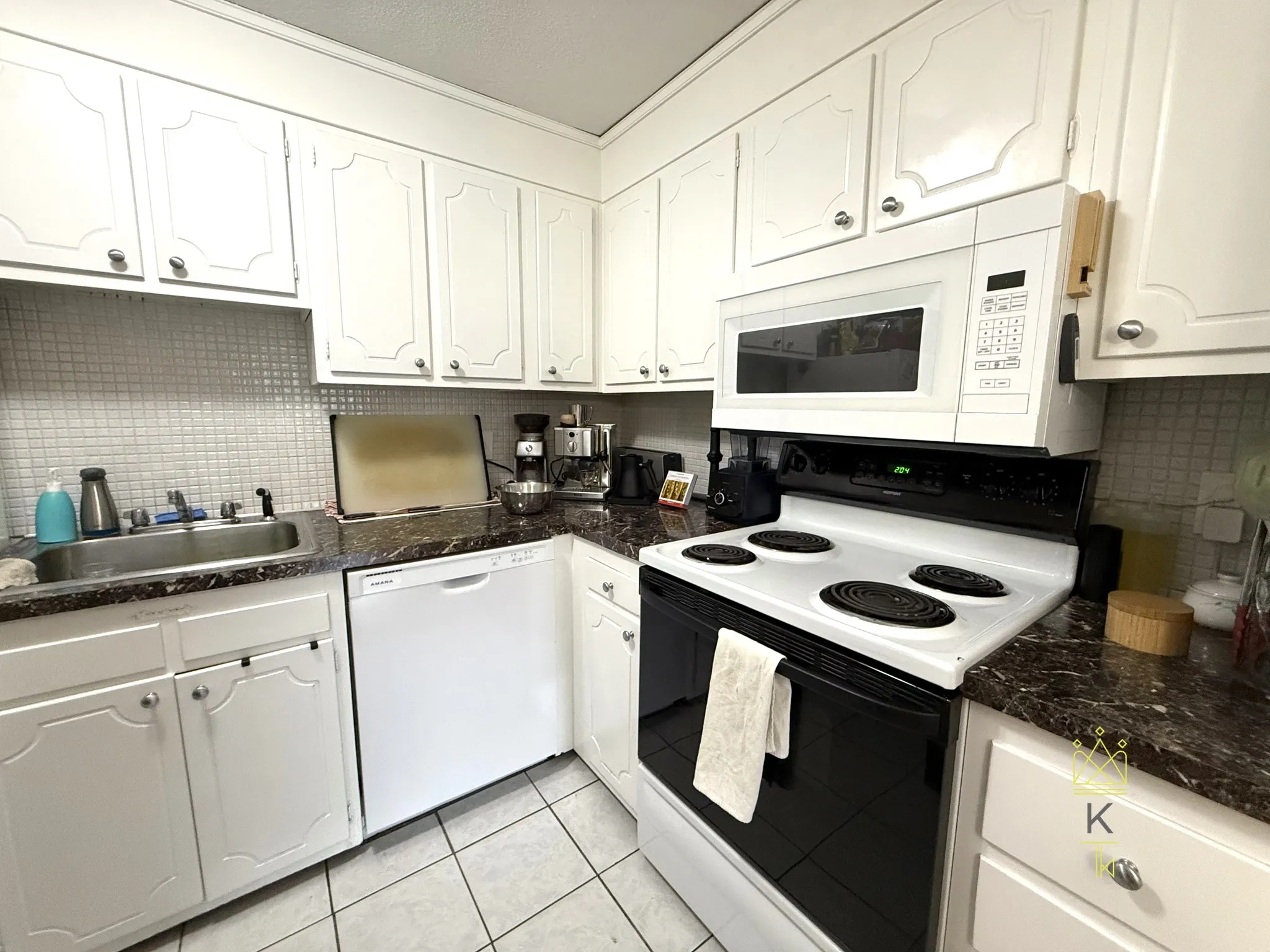 81 Green St, North Brookline