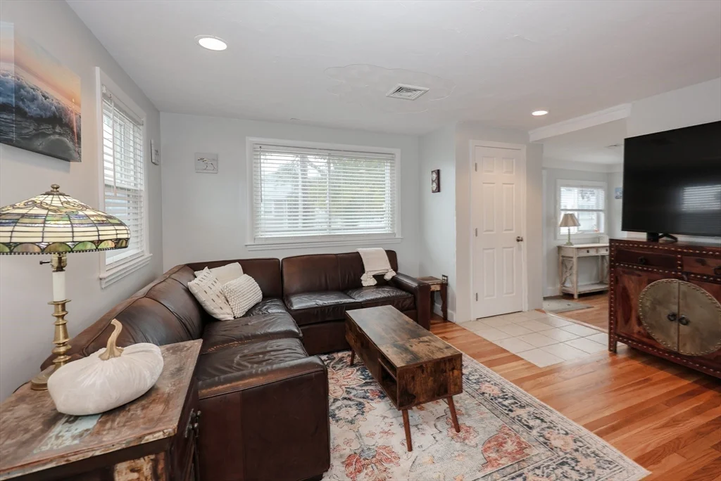34 Brookline Ave, Hull