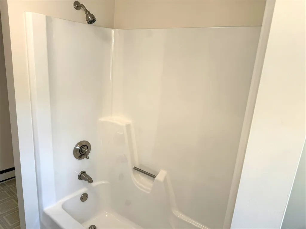 7 Briny Way, Long Beach