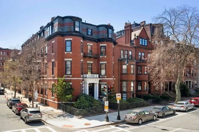 899 Beacon St, Fenway