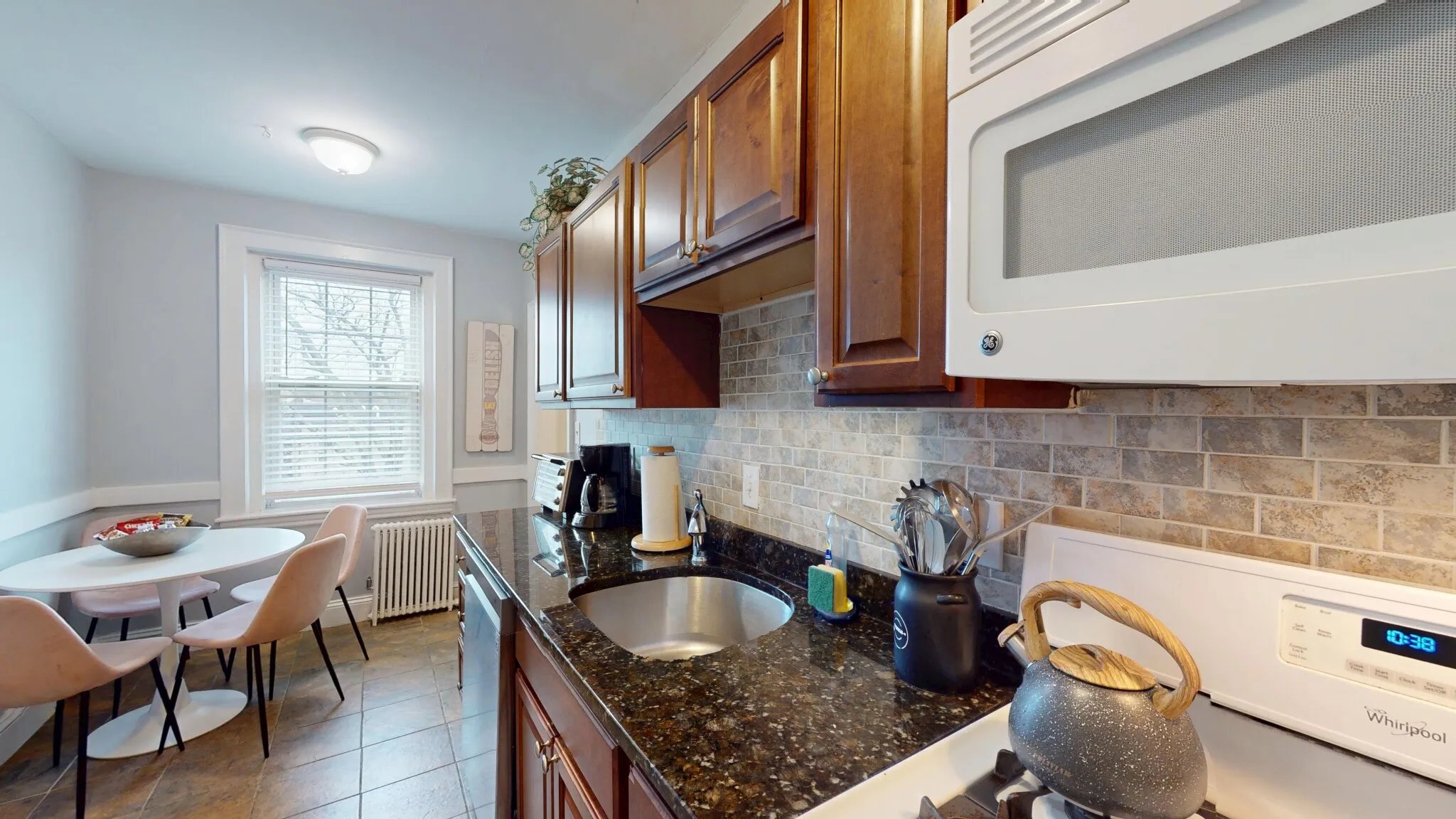 90 Kilsyth Rd, Brighton