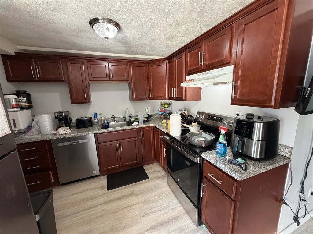6 Ba Dr, North Attleboro