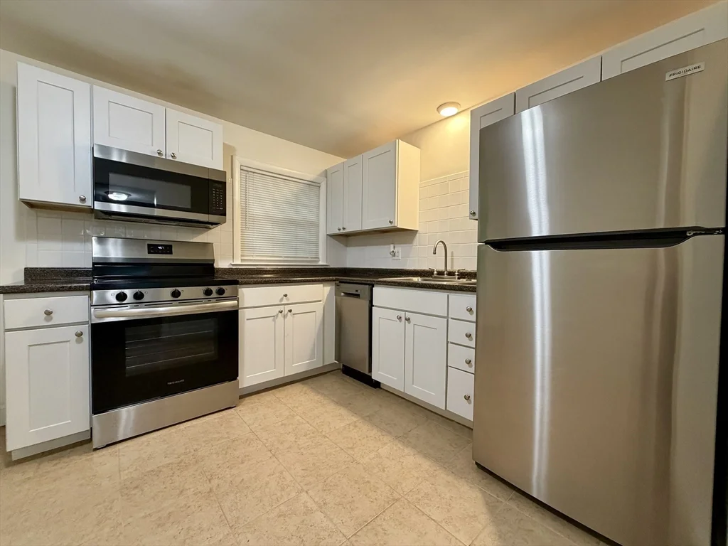 15 Park Ave, Foxboro