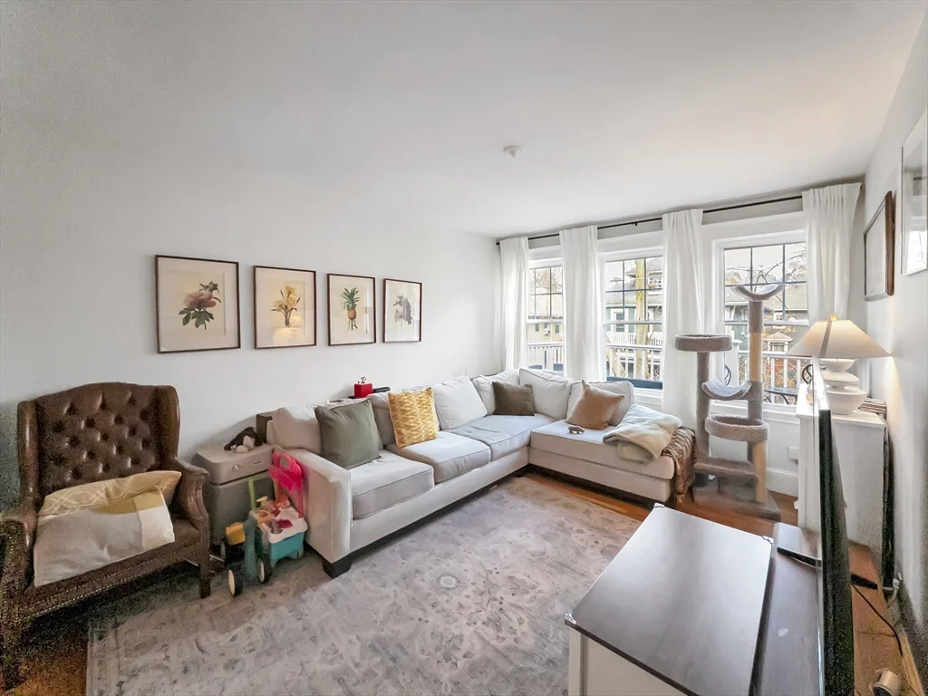 23 Kingsboro Park, Jamaica Plain