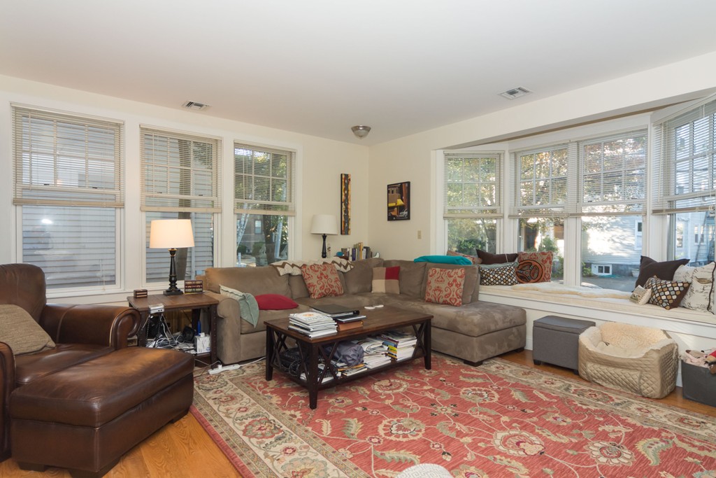 53 Winslow Rd, North Brookline