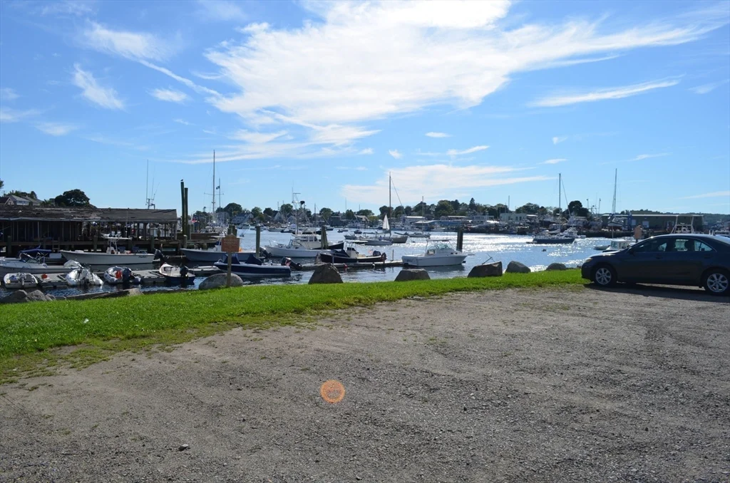 5 Pirate's Ln, East Gloucester