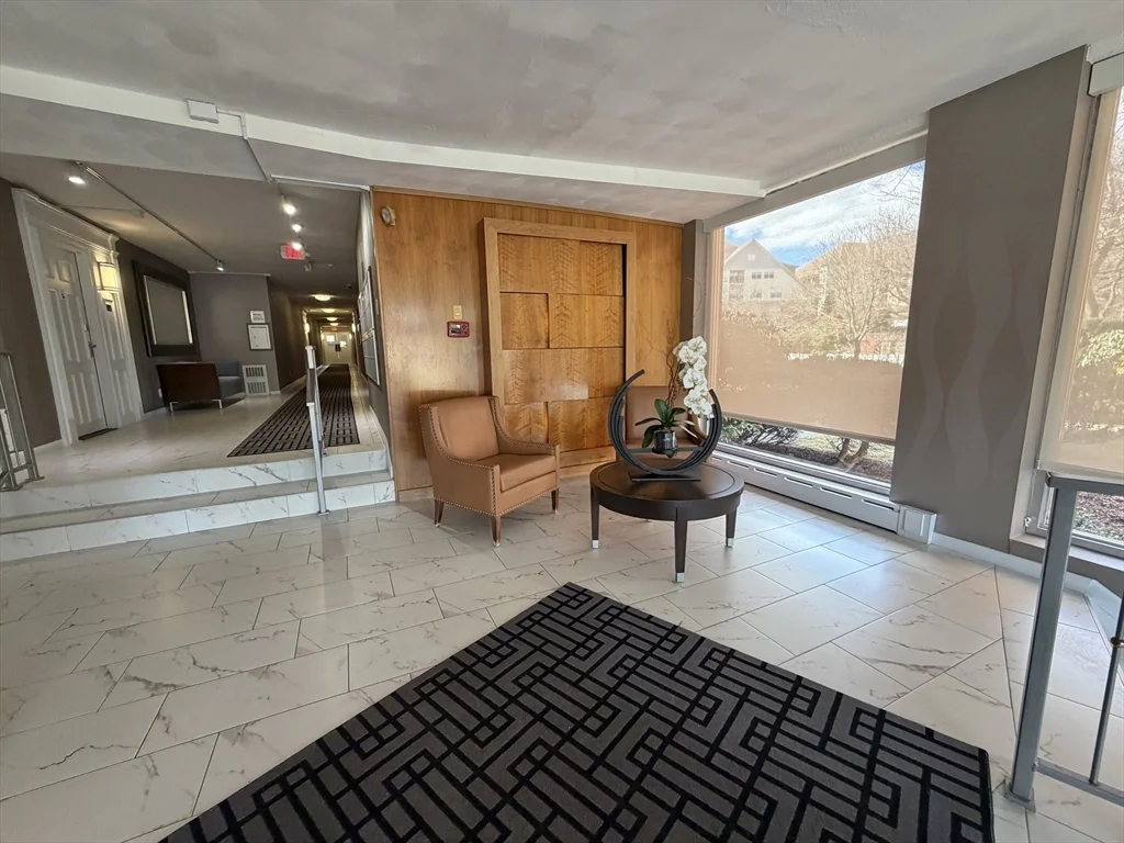 2 Hamond Pond Pkwa, Newton