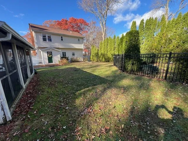 1657 Meridian St, Fall River