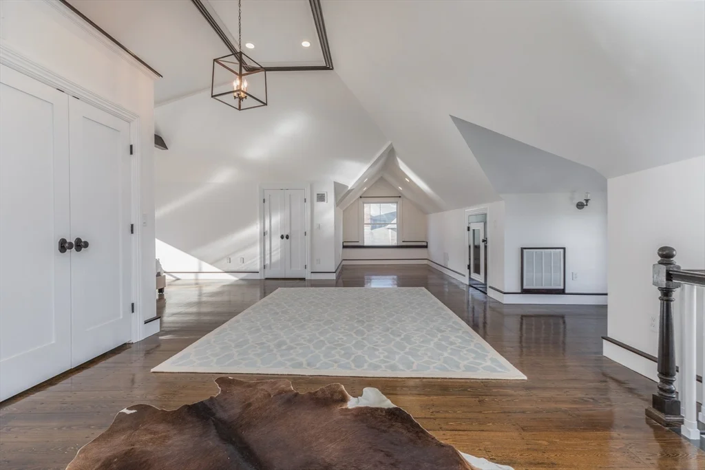 27 Howland St, Roxbury