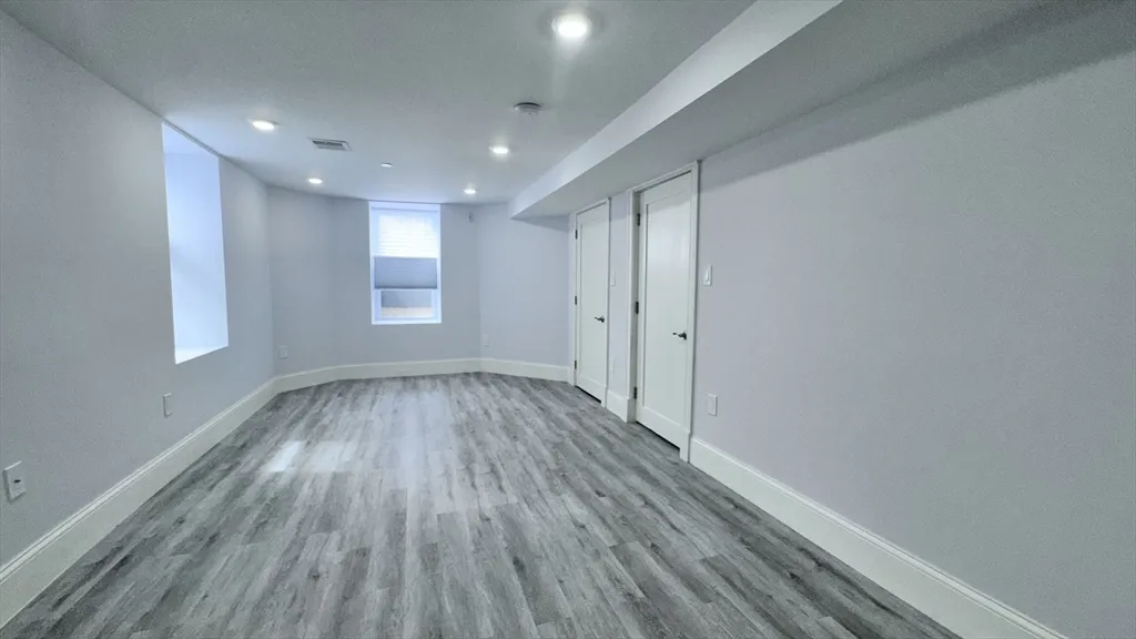 27 Aberdeen Rd, Powder House Square