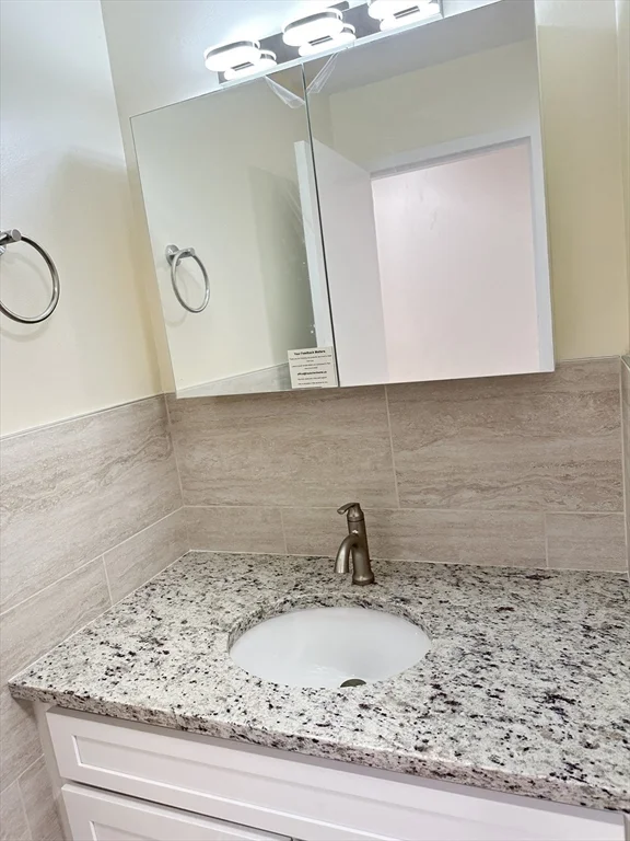 1004 Paradise Rd, Swampscott