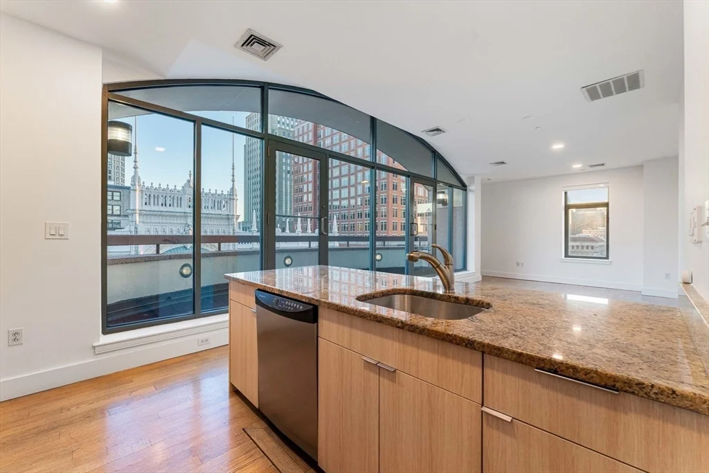 425 Boylston St, Back Bay