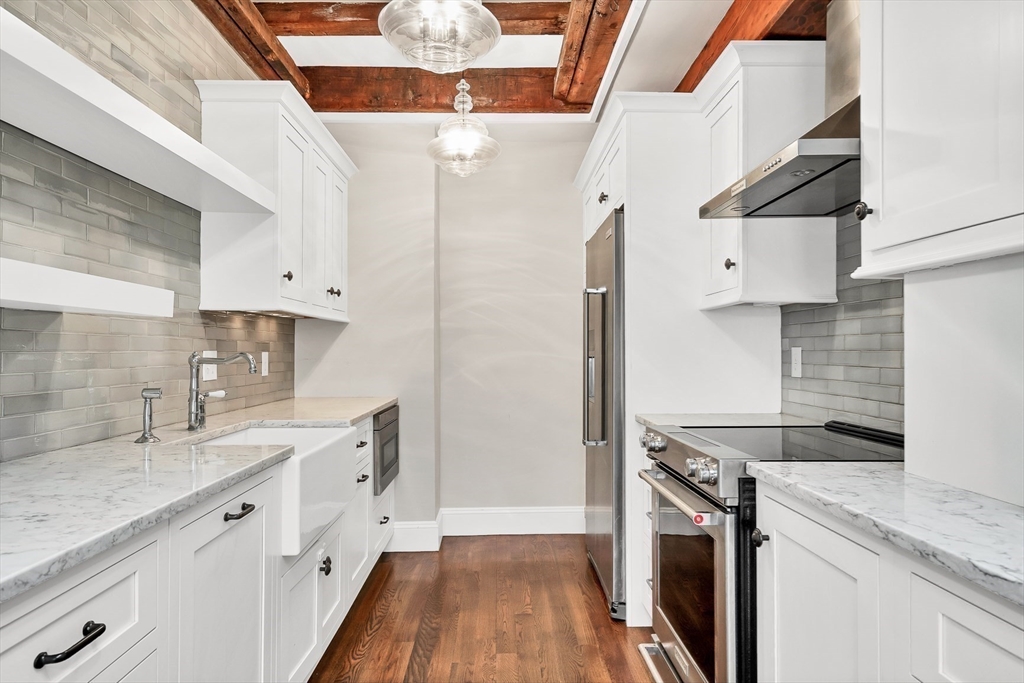 343 Commercial St, Waterfront