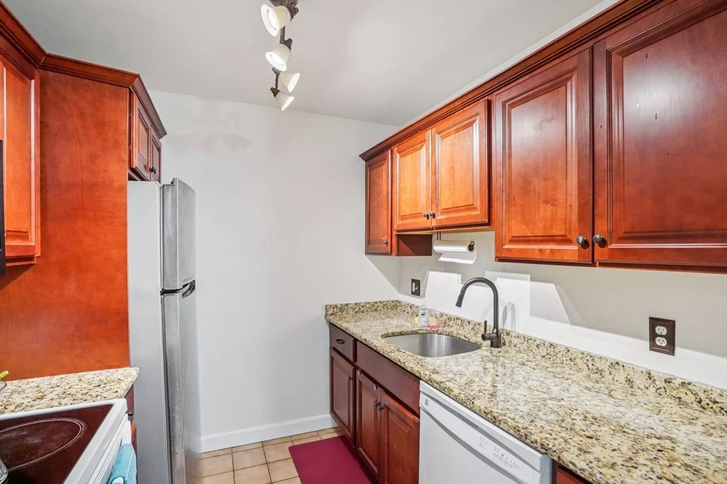 35 Desmoines Rd, Quincy