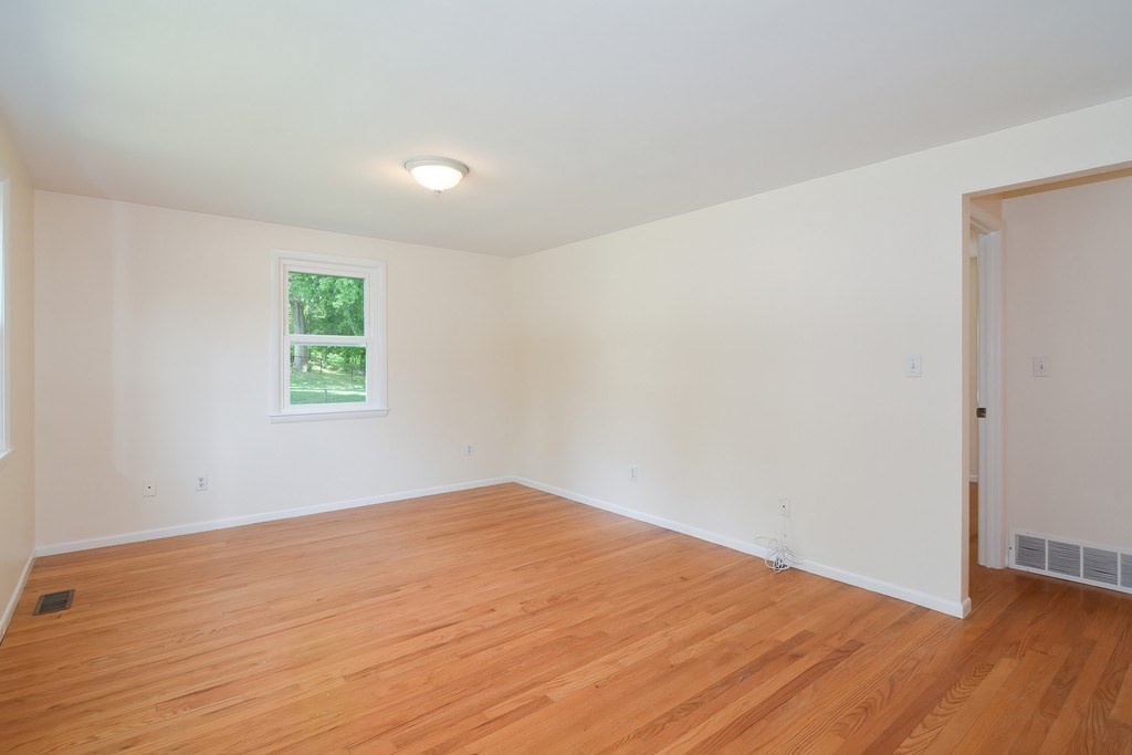 33 Robin Rd, Westborough