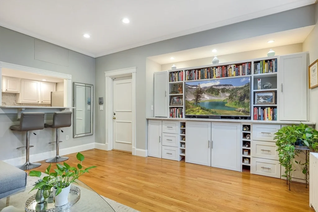 381 Marlborough St, Back Bay