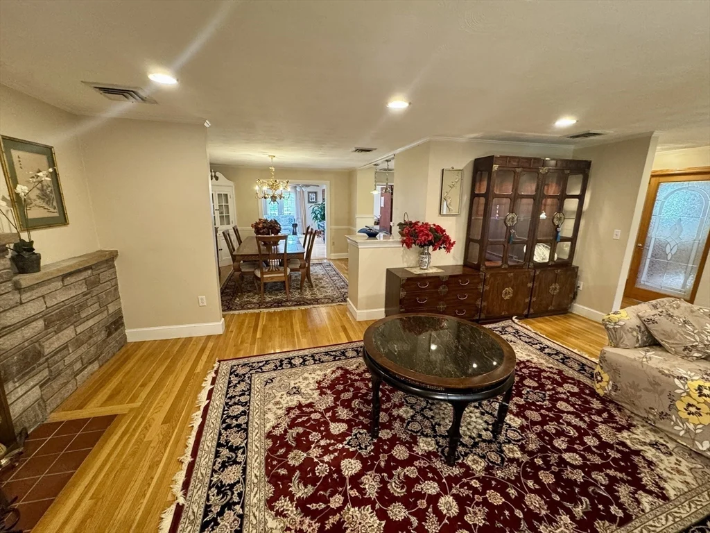 328 Blue Hill Ave, Milton