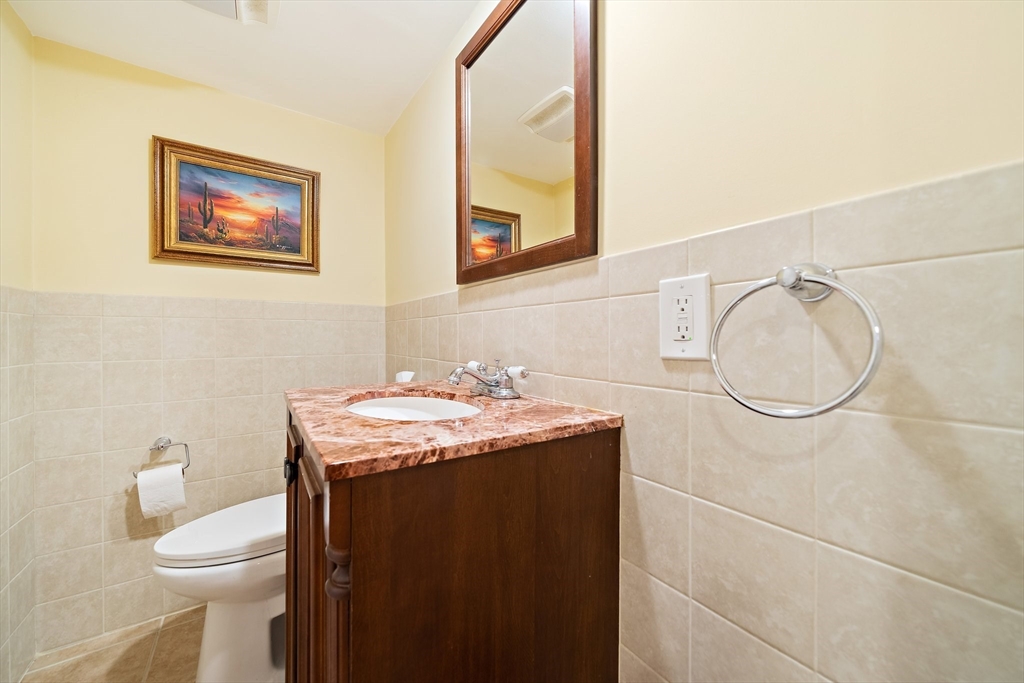 28 Mansfield Rd, Wellesley