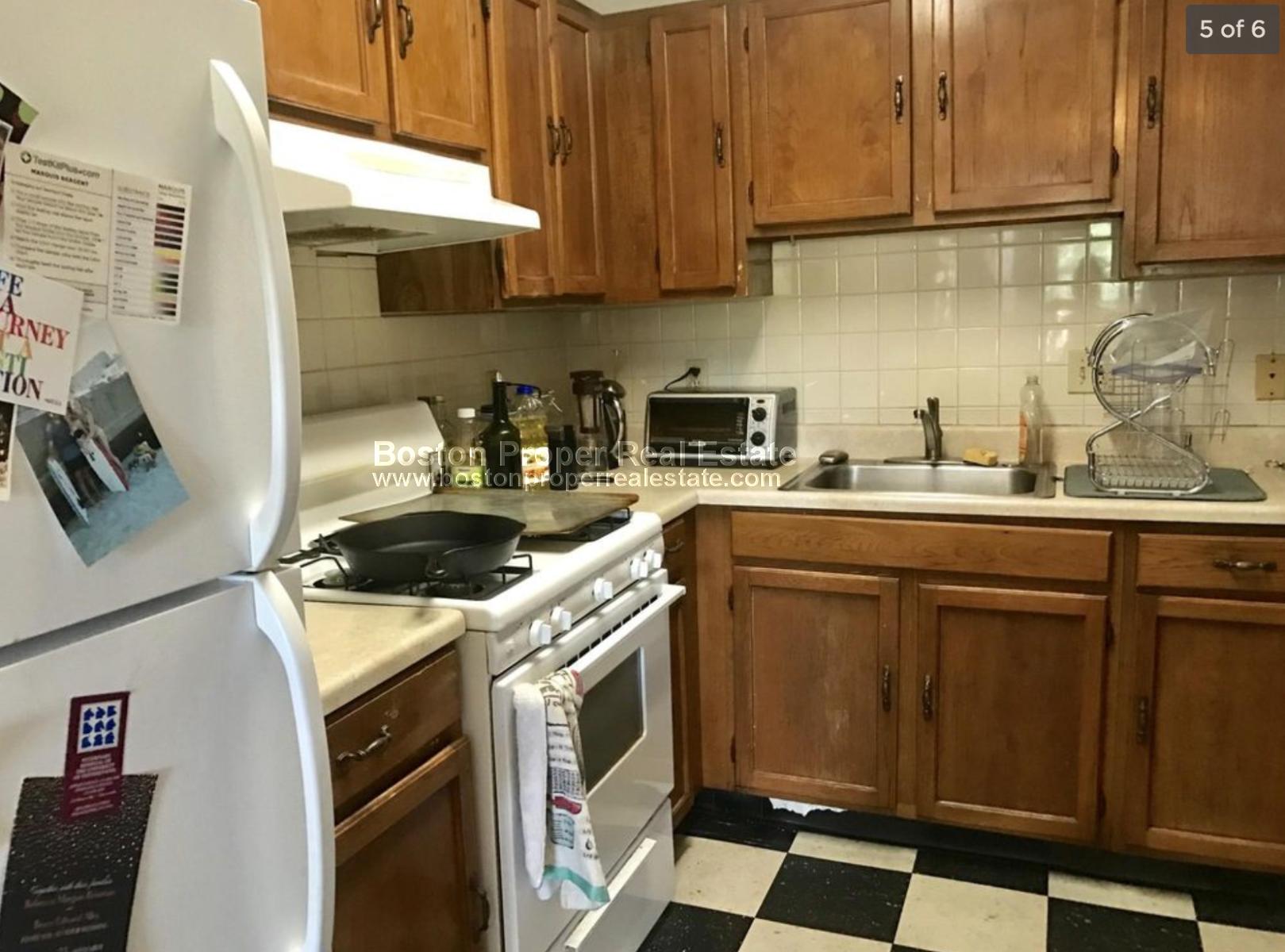 88 Hammond St, Roxbury