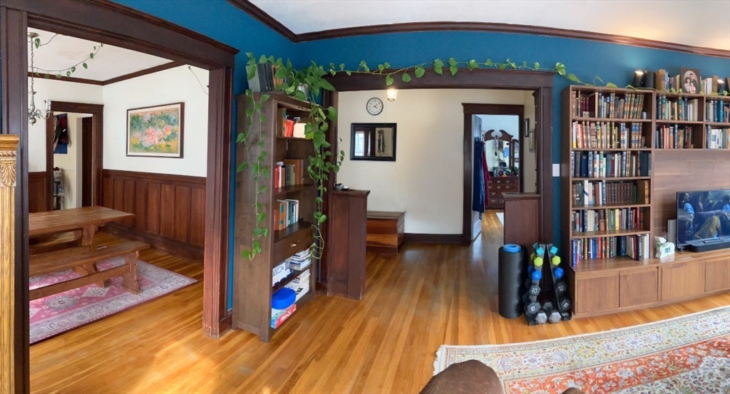 74 Stearns Rd, Longwood