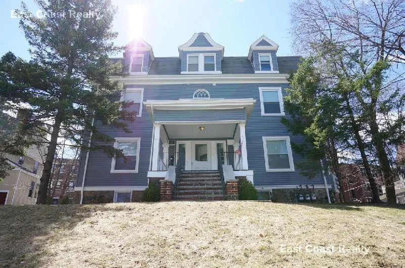 19 Braemore Rd, Brighton